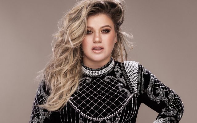 Must Watch: Kelly Clarkson Covers George Strait