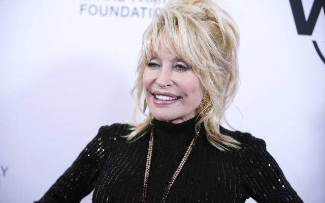 Dolly Parton to Release Her First Novel in 2022
