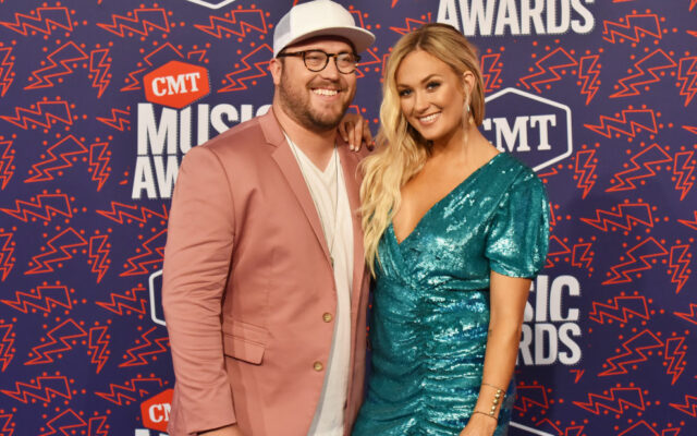 Mitchell Tenpenny Gets Engaged!
